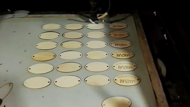 客户实拍 1580 3mm木板激光雕刻